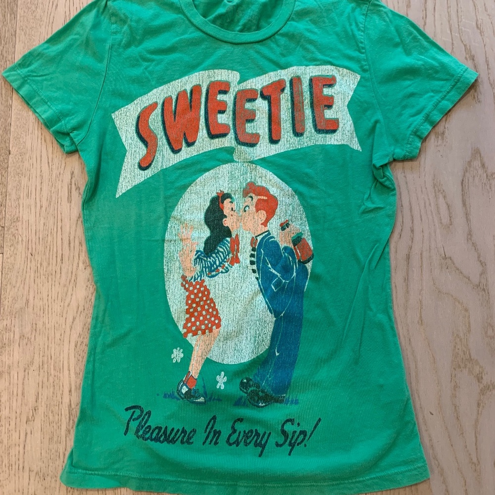 Women’s Retro Graphic T. Made U Look.  Sweetie Green Cotton. Small.